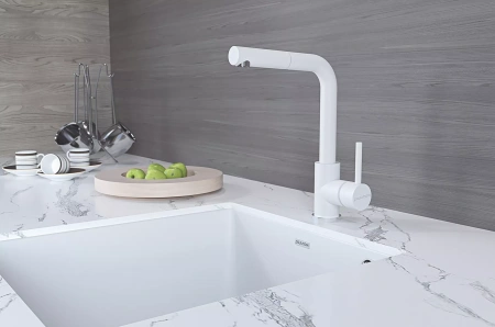 Смеситель для кухни Paulmark Kassel Ka214311-WH, с выдвижным изливом, белый