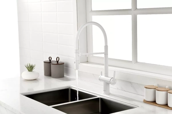 Смеситель для кухни Paulmark Gravity Gr213888-WH, с подключением к фильтру, белый