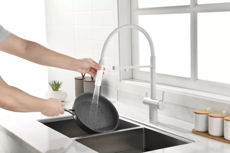 Смеситель для кухни Paulmark Gravity Gr213888-WH, с подключением к фильтру, белый