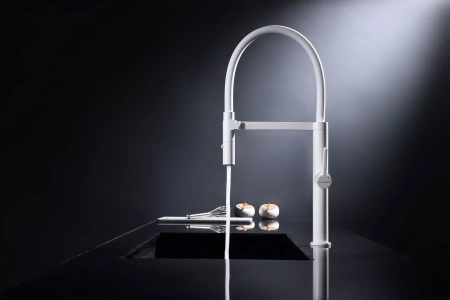 Смеситель для кухни Paulmark Leader Le214101-WH, с гибким изливом, белый