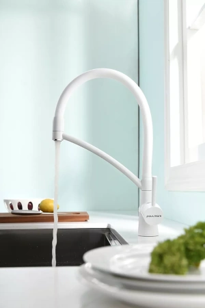 Смеситель для кухни Paulmark Siegen Si213111-WH, с гибким изливом, белый